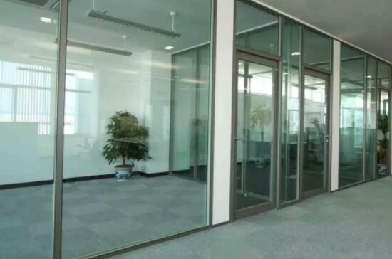 青岛香港中路银海大厦办公室屏风隔断效果图片